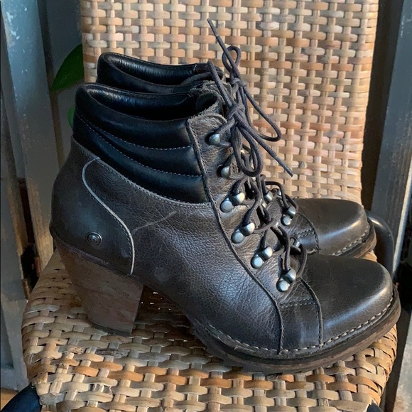 Neosens dark grey lace up heel booties wood heels - Picture 4 of 10